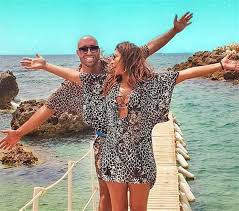 اليسا بعد معاناتها مع المرض تجسدت بدور القوة ورقصت على معاناتها طويلاً ولم تُعطي نفسها استراحة محارب ، اليوم اعتقد من يحب اليسا لا يطالبها. Ø±Ø¯ ÙØ¹Ù„ ØµØ¯ÙŠÙ‚ Ø¥Ù„ÙŠØ³Ø§ Ø§Ù„Ù…Ù‚Ø±Ø¨ Ø¹Ù„Ù‰ Ù‚Ø±Ø§Ø± Ø§Ù„Ø§Ø¹ØªØ²Ø§Ù„ Ø®Ø¨Ø± ÙÙŠ Ø§Ù„ÙÙ†