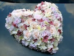 Autoschmuck Zur Hochzeit Mit Herz In 2020 Autoschmuck Hochzeit Seidenblumen Hochzeit Auto