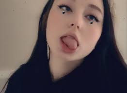 Molly Cornett🦇 (@honeyroobios) · Instagram photos and videos