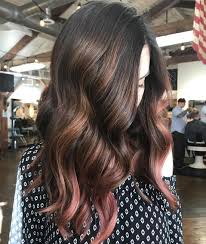 Un rosa chiaro può essere un bel colore da mostrare sui vostri capelli bruni. Balayage Rose Gold Sfumature Di Colore Bellissime Che Devi Provare Atelier Balayage