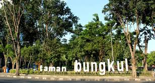 Nama jayengrono sendiri diambil dari nama bupati pertama di surabaya. Taman Kota Di Surabaya Pilihan Menikmati Udara Segar Firmankasan Com