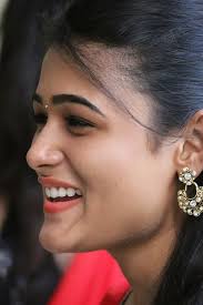 Shalini Pandey New Latest Hd Photos Arjun Reddy Movie Heroine Shalini Pandey Beautiful Indian Actress Most Beautiful Indian Actress Beautiful Bollywood Actress