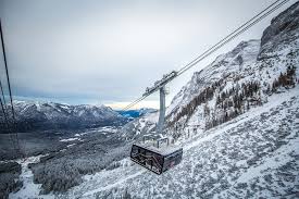 Includes one mountain ascent and descent, either in the form of a round trip on the cogwheel train, a ride on the gletscherbahn cable car and the cable car zugspitze. Neue Zugspitzbahn Am 21 Dezember Eroffnet Bergstolz Freeride Magazin