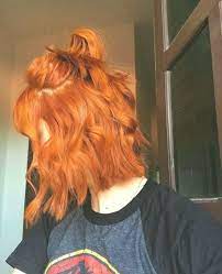 A short hairstyle for a woman that softens the silhouette and the shade can be an excellent way to distract from the small effects of advancing age. Short Hair Long Bob Lob Haircolor Haircut Ginger Orange Hair Coppe Long Hair Styles Short Hair Styles Hair Styles