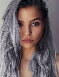 Il est donc judicieux d'utiliser des couleurs neutres pour trancher avec votre couleur de cheveux et. Le Maquillage Naturel Pour Les Cheveux Gris Se Maquiller Sans Avoir L Air Maquillee 30 Filles A Copier Elle