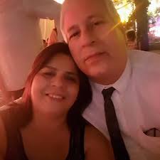 Scarlett Johansson al puro estilo 'Old Hollywood' con un vestido de  terciopelo azul noche y guantes a juego ♥️ #Oscars