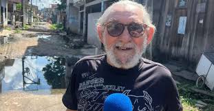 Aposentado Alberto Marques reclama de alagamento na passagem Adriano