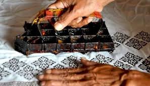 Dalam membuat gambar pola atau rencana ada beberapa cara diantaranya adalah : Ini 4 Teknik Dalam Proses Pembuatan Batik Nusantara Yang Mana Favoritmu