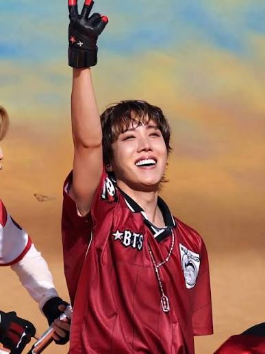 Jhope and his moves at fifa world cup half time show 🔥😍 #jhope #junghoseok