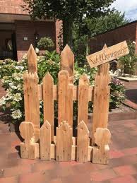 Dekozaun Palettenzaun Die Schonste Art Der Euro Palette Sommerkollektion Dekozaun Palettenzaun Die Schonste Ar Pallets Garden Pallet Fence Diy Outdoor
