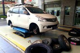 Beli ban mobil standar avanza dunlop sp10 185 70 ring 14 gojek. Mulai Rp 700 Ribuan Berikut Daftar Harga Dan Pilihan Ban Bridgestone Buat Toyota Avanza Gridoto Com