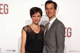 Mit elf jahren sah sie bei einem vortanzen ein, dass andere besser waren und absolvierte ihre. Goka Star Der Woche Julia Koschitz Ist Am Ruder Tv Goldene Kamera