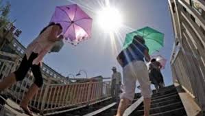 Marţi, vor reveni condiţiile de averse şi descărcări electrice, iar temperaturile vor mai pierde. Temperaturi Extrem De Ridicate In Romania Harta Indicelui De Confort Termic Si A Indicelui Uv Dcnews