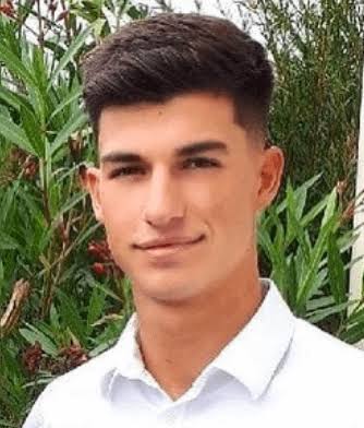 This random guy shows up all over the internet with no explanation to who he actually is : r/InternetMysteries