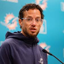 Mike McDaniel puts everything in perspective with emotional Tua Tagovailoa  update