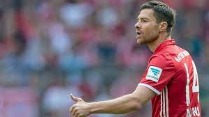 Xabi alonso referring to steven gerrard as his captain even though stevie hasn't been his captain for six years. Bundesliga Xabi Alonso Ballmagnet Und Passmaschine