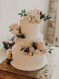 Maybe you like custom cakes, unusual wedding cakes, 3 tier wedding cake or even black and white wedding cakes. How To Choose A Wedding Cake Designer For Your Austin Texas Wedding
