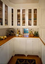 فى المطابخ الصغيرة يفضل ان ضلف الدولاب تكون من الزجاج الشفاف لان امتداد الرؤيه يعطى احساس بالاتساع Kitchen Design Pantry Design Kitchen Pantry Design