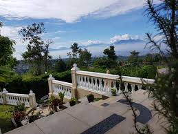 Rumah Sultan di Lembang, Mewah, Luas, Semi Furnish Private Po