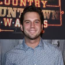 Guy Makes Hysterical Video Pretending To Be A Mom And Uses Every "Momism"  In The Book!