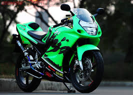 Modifikasi motor ninja rr air brush memberikan sentuhan modifikasi sebagai inpirasi terbaik kendaraan saat ini. Gak Nyangka Kawasaki Ninja 150 Rr Habiskan Ratusan Juta Dipakai Sekadar Cari Keringat Gridoto Com