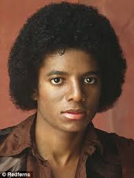 يمكنك الاستماع إلى الأغاني والغناء كلمات مايكل جاكسون كطفل وفي. How Michael Jackson Destroyed His Looks In 100 Operations Daily Mail Online