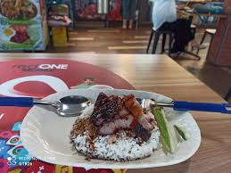 'sio bak' (roasted pork) was good. S Pore Hawker With Stalls In Tampines Ang Mo Kio Clementi Sells Whole Steamed Chicken For S 9 90 Mothership Sg News From Singapore Asia And Around The World