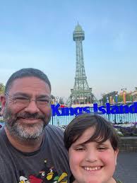 Family enjoys annual visits to Kings Island with kids