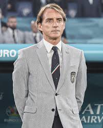 От брака им се раждат три момчета, но щастие не спохожда семейството. Espn Fc On Twitter Roberto Mancini Suit Appreciation Post