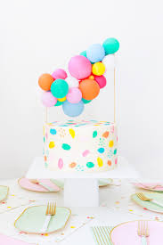I had a bit of a paint emergency due to the gray i chose from sherwin williams turning out an awful shade of blue. Diy Balloon Garland Cake Topper Tips For Painting Frosting