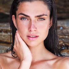 Nicole Harrison's Instagram, Twitter & Facebook