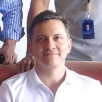 100+ perfiles de «Barney»