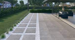 Dış mekanda dış etken şartlarına dayanabilmesi için ve tekrar cilalama ve yağlama süresini uzatmak için önceden su bazlı boya ile verniklenmiştir. Dis Mekan Yer Karosu Fiyatlari 2021 Ucuz Yer Seramikleri