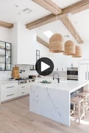 Dois Je Peindre Mes Armoires De Cuisine Avantages Contre Inconvenients In 2020 White Kitchen Decor Home Decor Kitchen Interior Design Kitchen