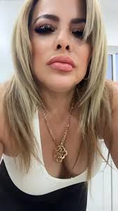 FELIZ SÁBADO BESITOS 💋 MIENTRAS TÚ JUEGAS A PERDERME MIRA COMO ESTÁ MI  ORGULLO #cardona #loquita #unica #amorproprio #real #bella