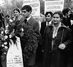 Veil played leading role in review: Nachruf Auf Simone Veil Zentralrat Deutscher Sinti Und Roma