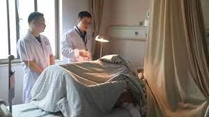 He doesn't like taking his shirt off. Borussia Monchengladbach Heiratsantrage Fur Neuhaus In China Bundesliga Bei Bild