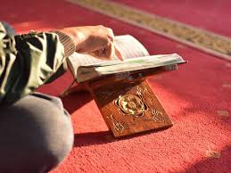D004 hukum membaca al qur an bagi perempuan haid ikatan alumni bata bata ikaba. Bolehkah Wanita Sedang Haid Membaca Al Quran Ramadan Liputan6 Com