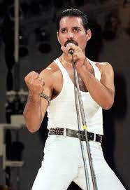 The mirror ha raccontato come la leggenda della musica reagì quando venne a potrebbe aver pensato di essere infetto, e come molti di noi se lo è messo in testa ma ha pensato 'non succederà a me'. Freddie Mercury Altezza Peso Statistiche Corporee