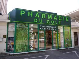 Pin By Architea France On Commerce Pharmaciens Et Officines Pharmacy Design Pharmacy Pharmacy Fun