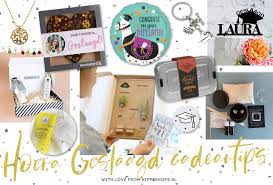 Geef je de pluim als geslaagd cadeau aan een kersverse coureur, dan kan hij met verschillende cadeaus de spanning uit de benen rijden. Hoera Geslaagd 10 Hippe Cadeautips Voor Een Geslaagde Hippeshops Nl Trends Lifestyle Blog
