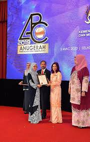 His father is the current head of state of johor. Photo Gallery Category Sesi 2 Image Sesi 2