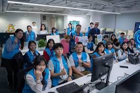 科技暢想】港生訪前沿研究團隊認識AI數字員工- 香港文匯報