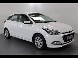 hyundai i20 1 2 s air air conditioning spare key 5 seats in white with 33 000 miles on the clock click here sports cars luxury hyundai first cars