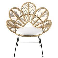 gevlochten tuinstoel en ecru kussen maisons du monde rotan stoelen meubel ideeen rieten stoelen