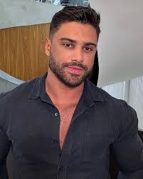 Humberto Laguna's Instagram, Twitter & Facebook