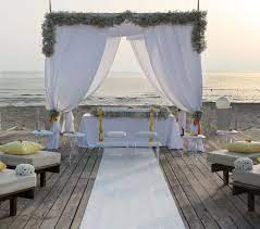 Quando i matrimoni in spiaggia sono religiosi, in genere si tratta di. Altare In Spiaggia Per Matrimonio In Stile Americano Matrimonio Matrimonio In Spiaggia Spiaggia