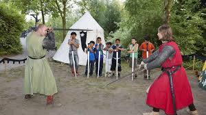 You might recognize willa as the troublemaker kaitlin cooper in the teen hit series the oc, or as thea queen in recent cw series. Fantasy Festival Im Walibi Holland