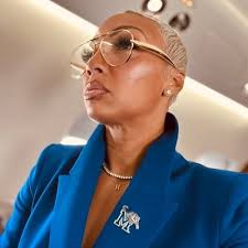 Cara Hedrick (@caradonttweet)