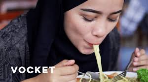 Jika menghala ke tanjung karang dan sungai besar, kedainya terletak di sebelah kanan jalan. Vocket Makan Mee Udang Banjir Di Kuala Selangor Youtube